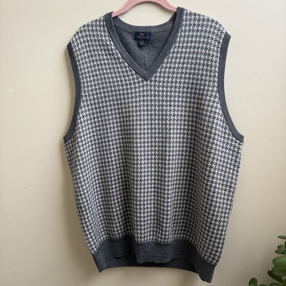 Brooks Brothers 346 100% Merino Wool Gray Houndstooth Sweater Vest Men’s XL